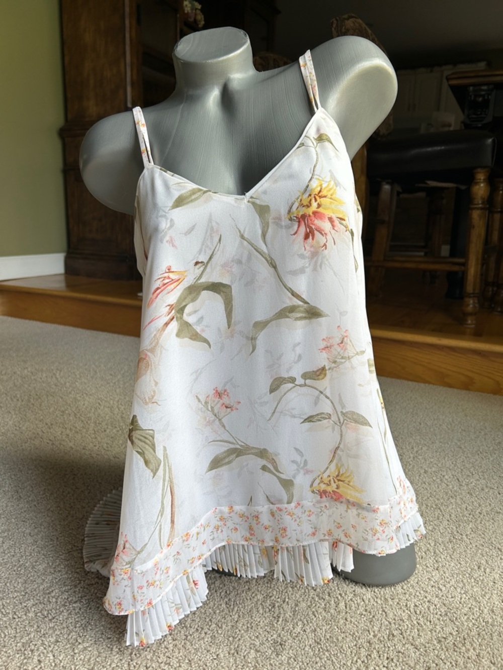 WHITE HOUSE, BLACK MARKET FLORAL SPLIT BACK TANK TOP